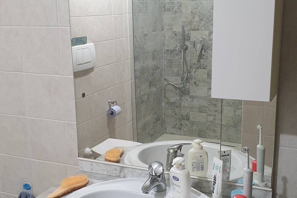 Foto 6 von 24: App.in semi-detached villa private garden and parking shared pool