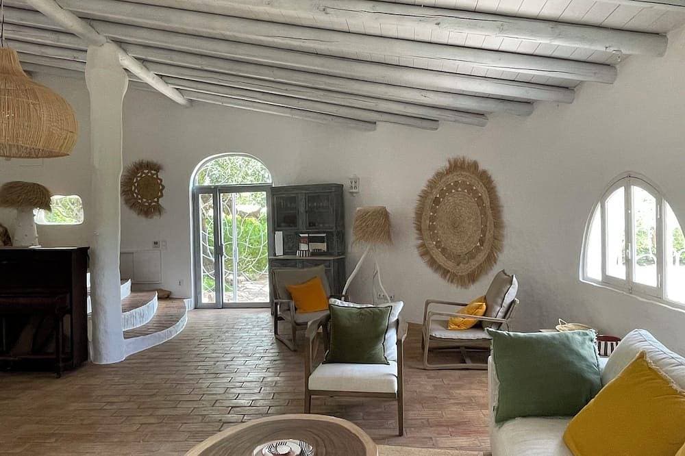 Foto 9 von 30: Maison Atypique 320m² - Terrain 3150m² Arboré - Algarve 6 Chambres-12 Couchages