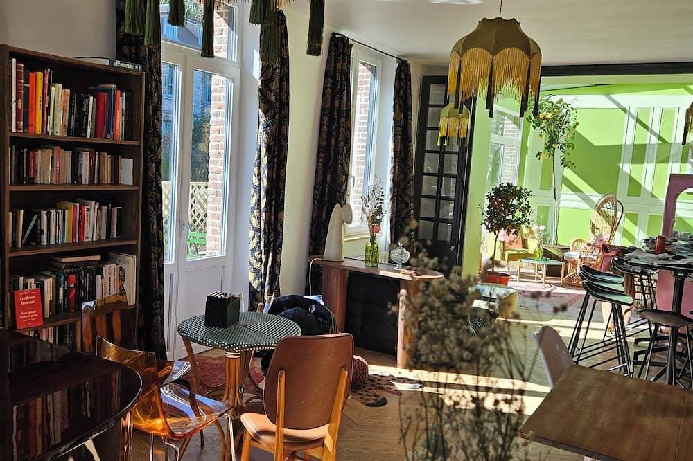 Foto 8 von 13: Room 102 at Villa du Clos Normand, 7 minutes' walk from the sea!