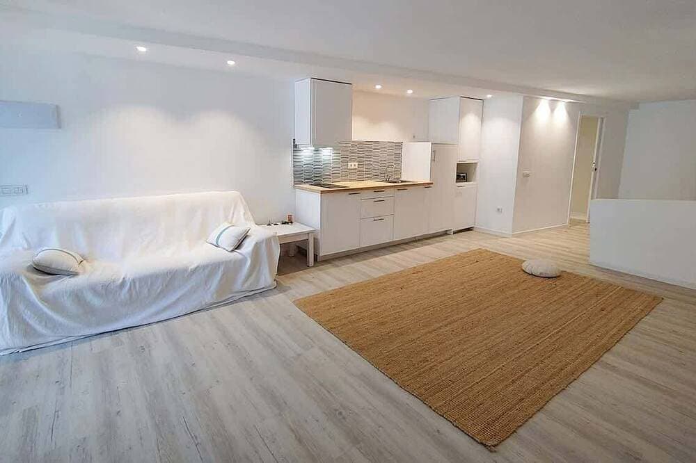Foto 12 von 17: Jacuzzi Refurbished Loft / Beachfront Retreat