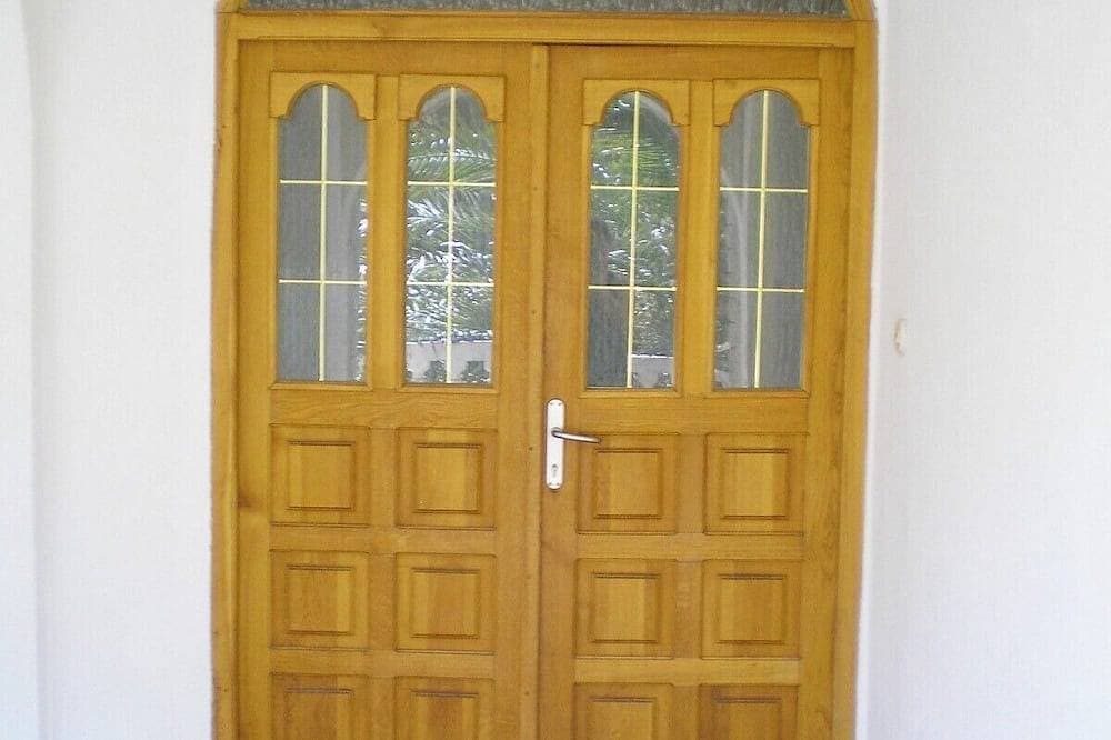 Foto 5 von 14: Ferienwohnungen und Zimmer Denis,, Baška Voda, hr