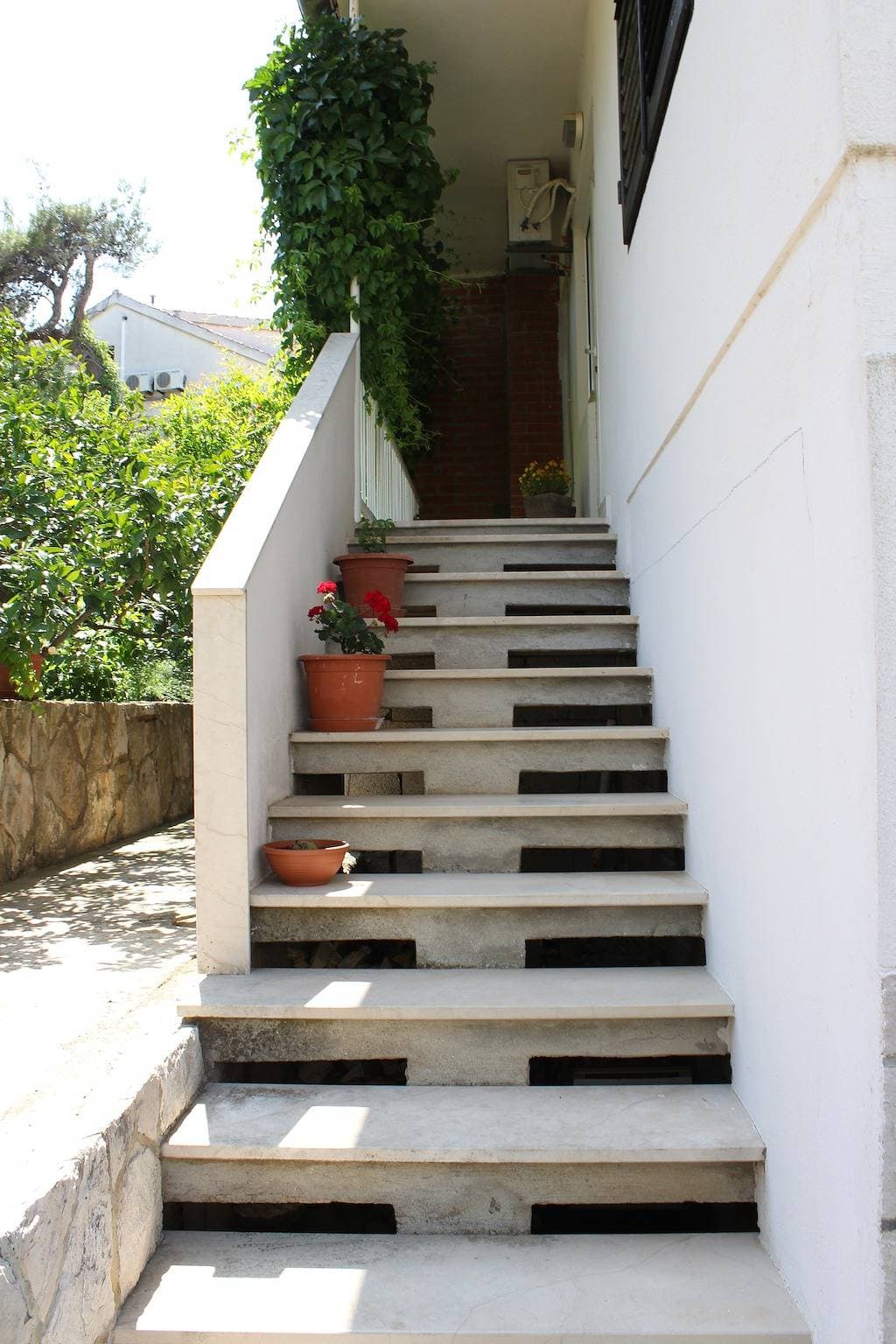 Foto 9 von 31: 1-Zimmer-Ferienwohnung mit Terrasse und Meerblick Jelsa, Hvar A-15348-b