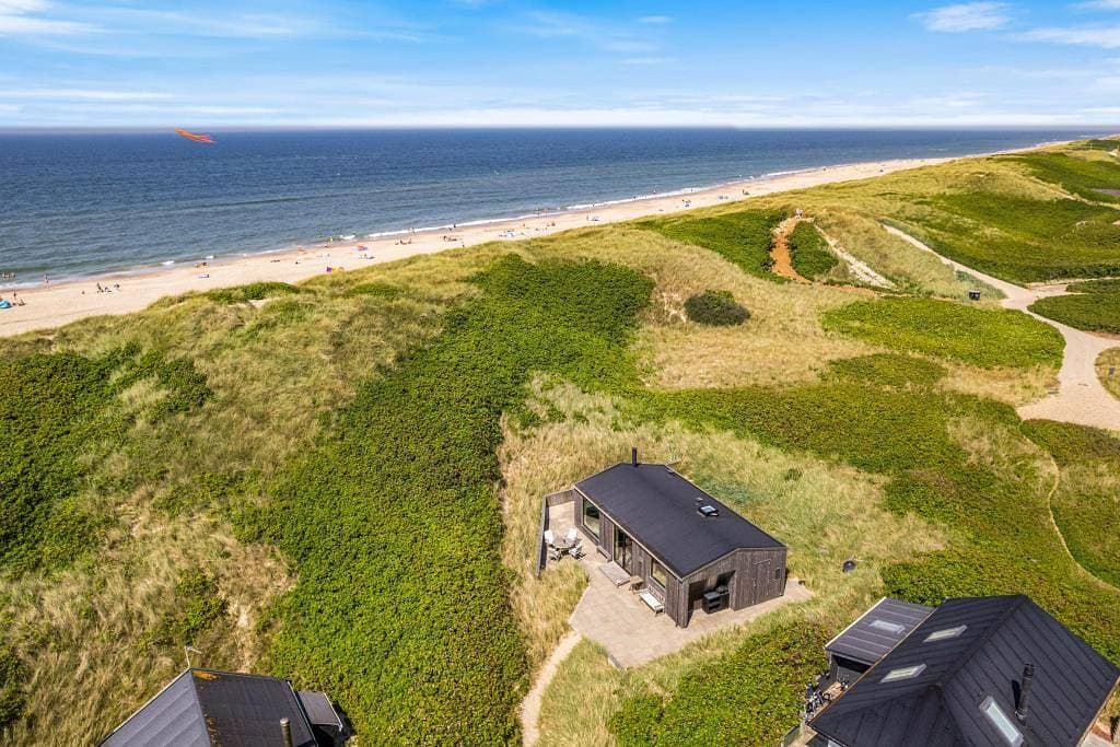 Strandnahes Ferienhaus in erster Dünenreihe in Søndervig 1