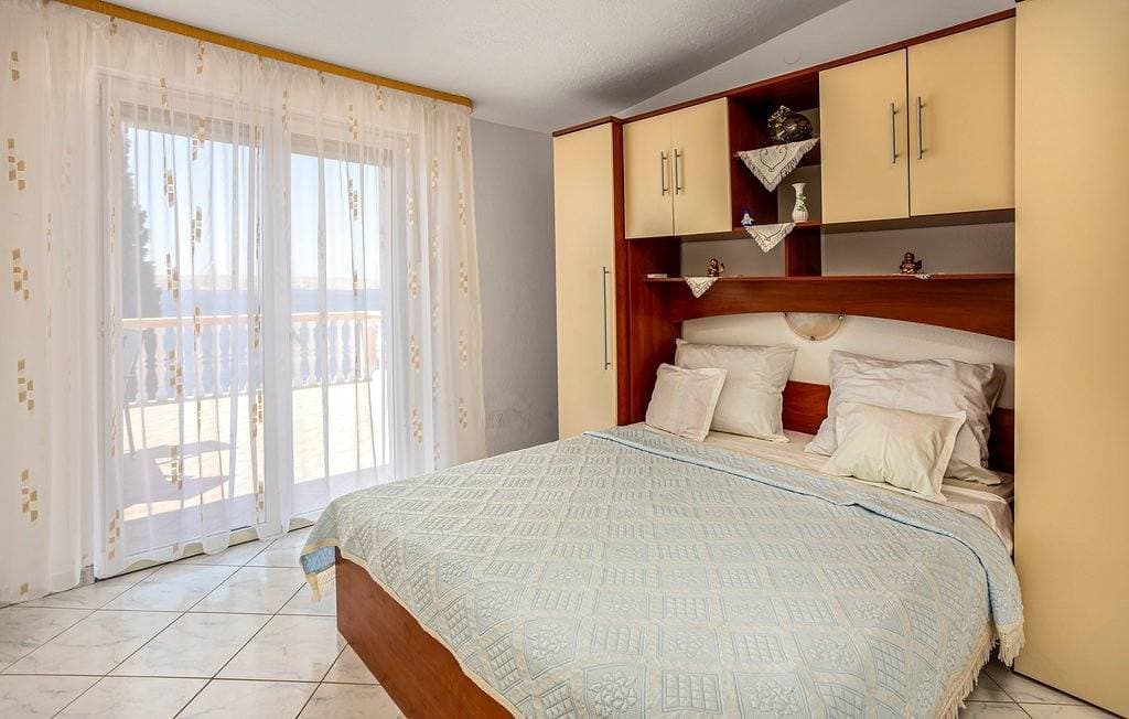 Foto 13 von 21: 3-Zimmer-Ferienwohnung am Strand Baric Draga, Karlobag A-28005-a