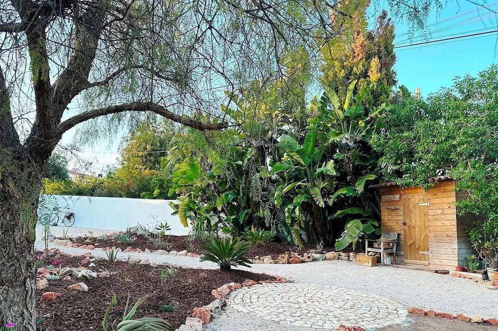 Foto 13 von 30: Haus am Hang, Meerblick, privater Pool, großer angelegter Garten