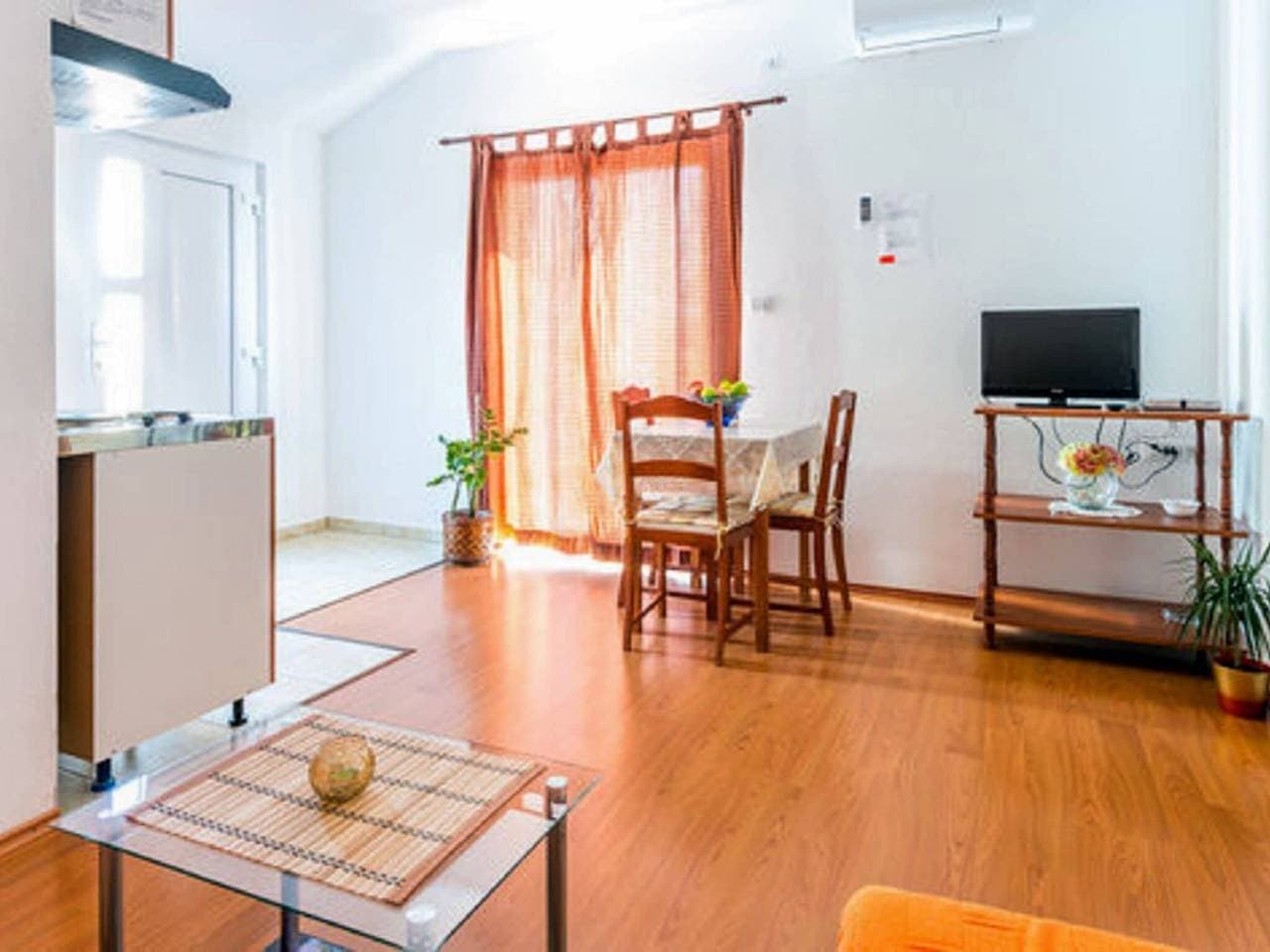 Foto 8 von 29: Guest House Fontana - Standard One Bedroom Apartment with Balcony and Sea View