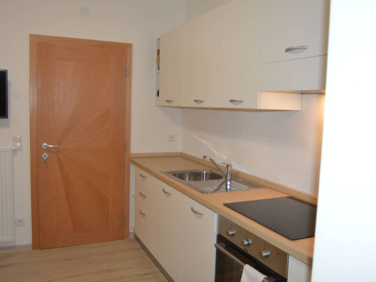 Foto 8 von 9: Moderne Ferienwohnung mit Balkon und Pool