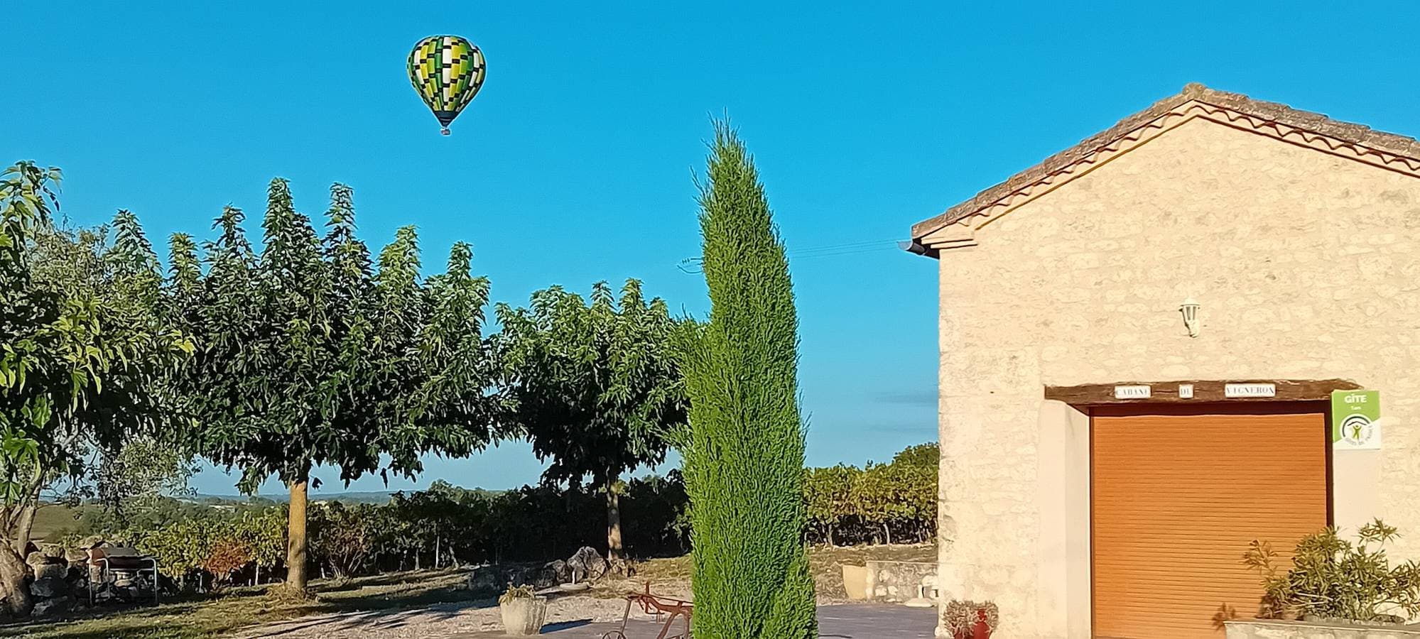 Foto 11 von 15: Ferienhaus „La Cabane du Vigneron“ mit Gemeinschaftspool, privater Terrasse & Klimaanlage