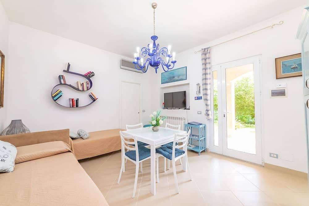 Foto 11 von 30: Apartment In Villa X 4 People About 2 Km From The Sea Hot-Hub Pool