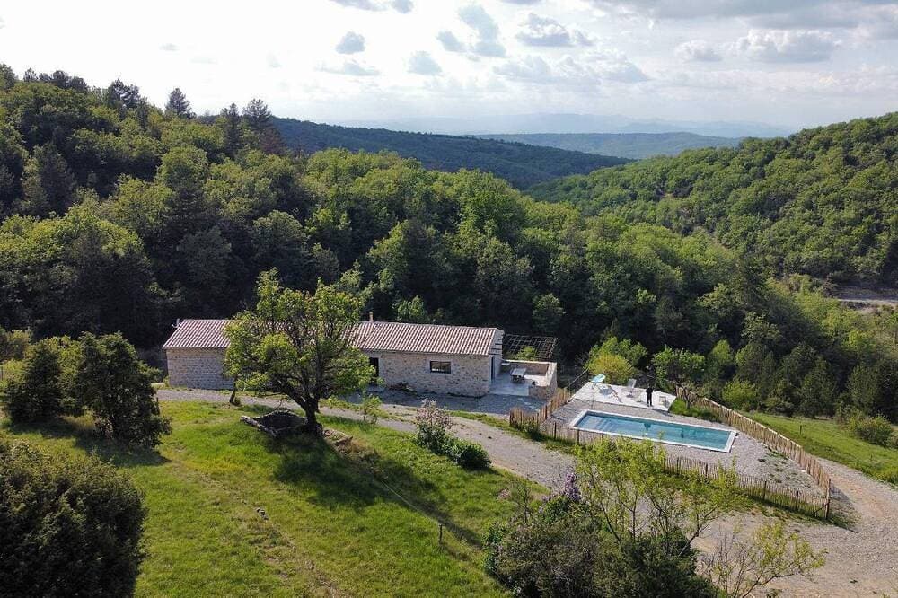 Maison de Celestin, detached stone farmhouse with private heated swimming pool 1