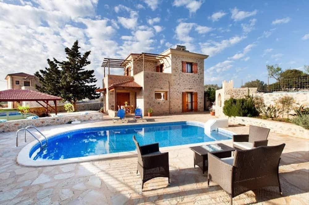 Rural Stone Villa with private pool and mountain views near local sandy beaches! 1