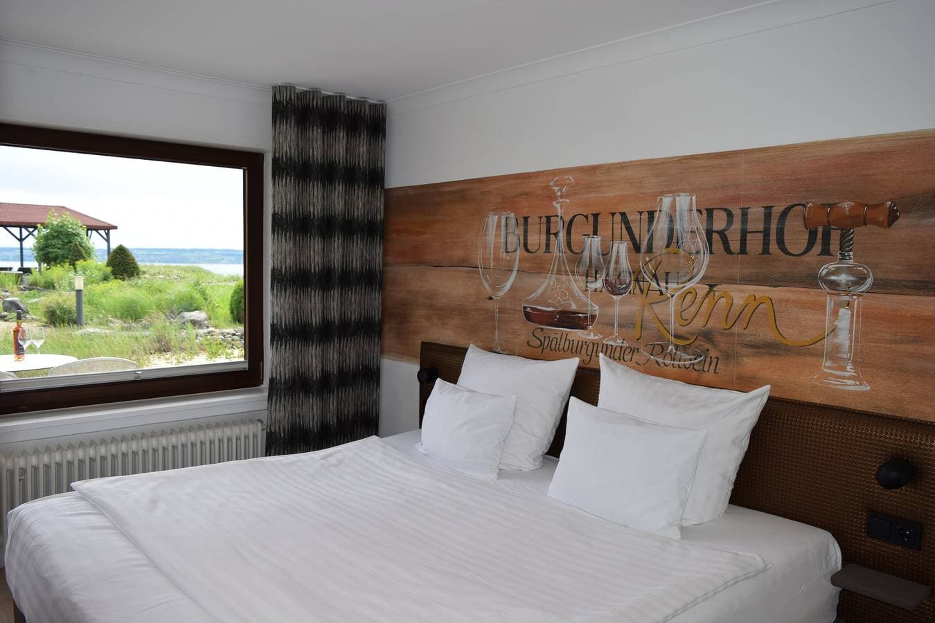 Foto 9 von 12: Burgunderhof Hagnau "Adults Only" - Doppelzimmer mit Seeblick, 21qm, mit Dusche/Wc und eigener Terrasse, max. 2 Personen