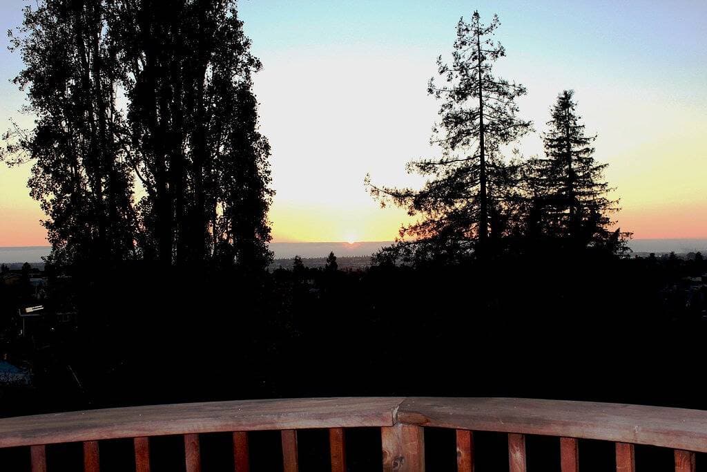 Foto 8 von 32: A peaceful, comfortable Oakland retreat with panoramic San Francisco Bay views