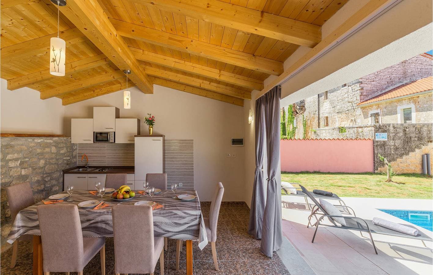 Foto 9 von 32: Reizende 1-Zimmer-Wohnung mit Pool, Parkplatz und WLAN in Anzici