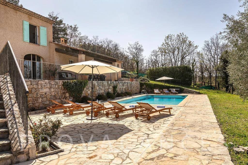 Foto 8 von 49: Ferienhaus mit großem Pool und schöner Aussicht auf Mons