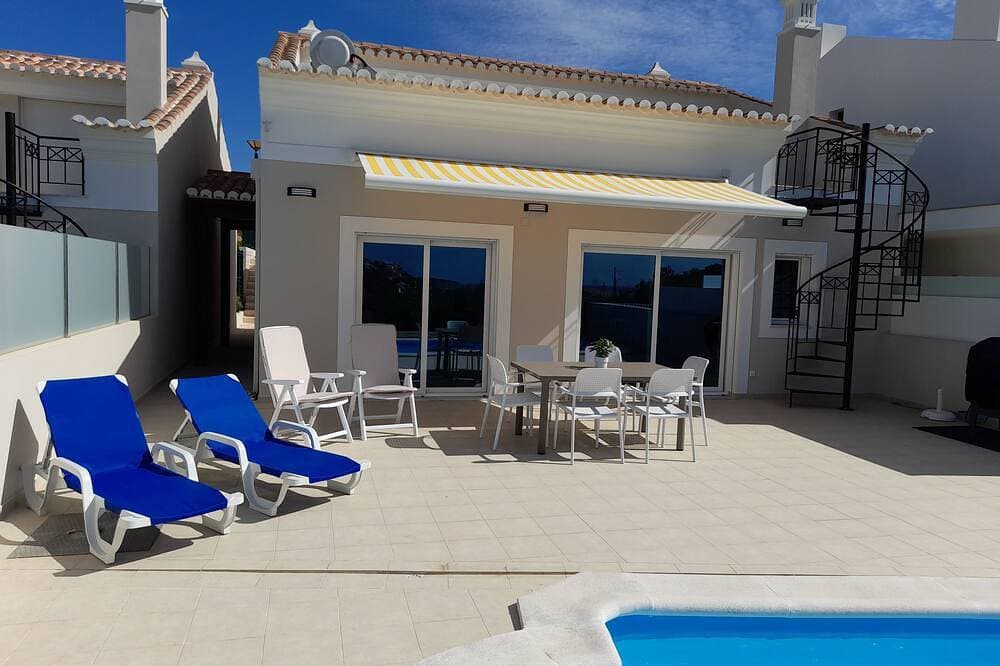 New villa with pool in Salema  Ideal location  lovely sea and countryside views. 1