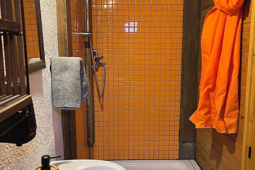 Foto 8 von 28: Doppelzimmer mit Bad in einem gemütlichen Gästehaus in einem kleinen Dorf