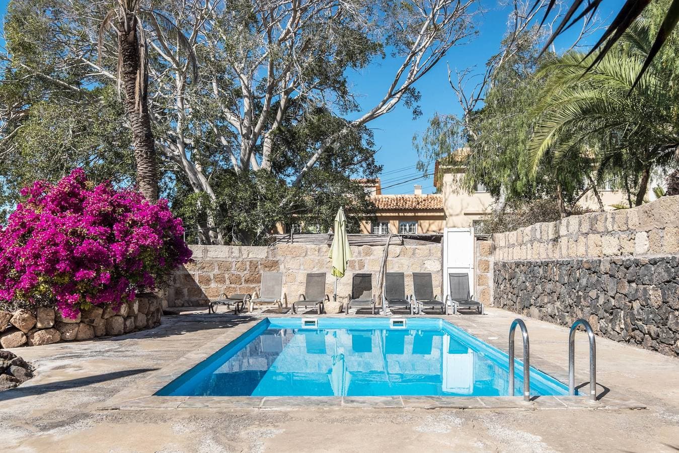 Foto 3 von 23: Einladende Ferienwohnung "Flamboyán" mit Meerblick, Pool, WLAN