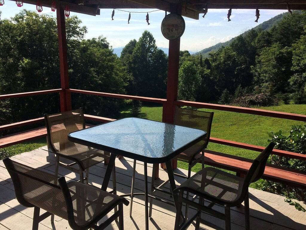 Foto 10 von 21: Alarka Cabin Guest House mit tollen Sonnenuntergängen in den Bergen und WiFi inklusive