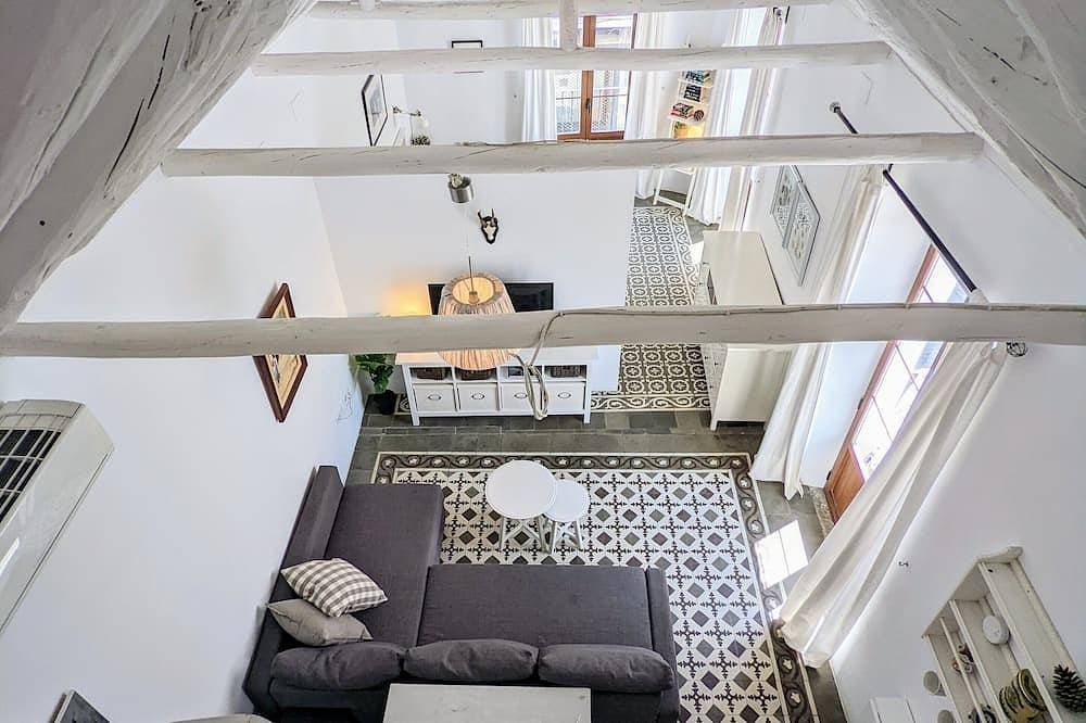 Best location! Charming, fresh and private. 1