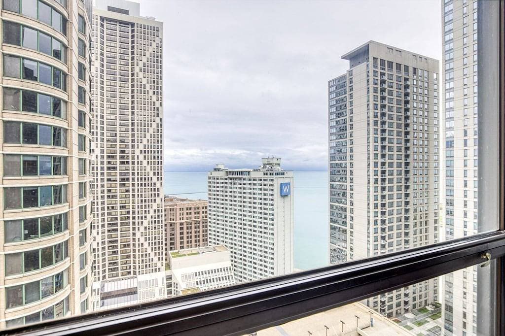 Foto 2 von 20: Luxe Streeterville Studio w/ Gym, Pool, walk to Navy Pier, by Blueground