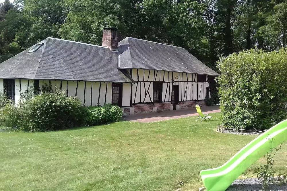 The Grange du Petit Bois, a beautiful old Norman building 1