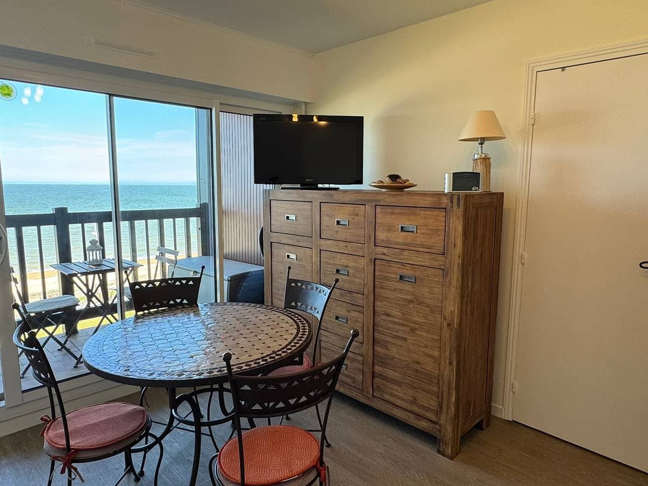 Studio am Meer mit Balkon und herrlicher Aussicht, direkter Strandzugang 1