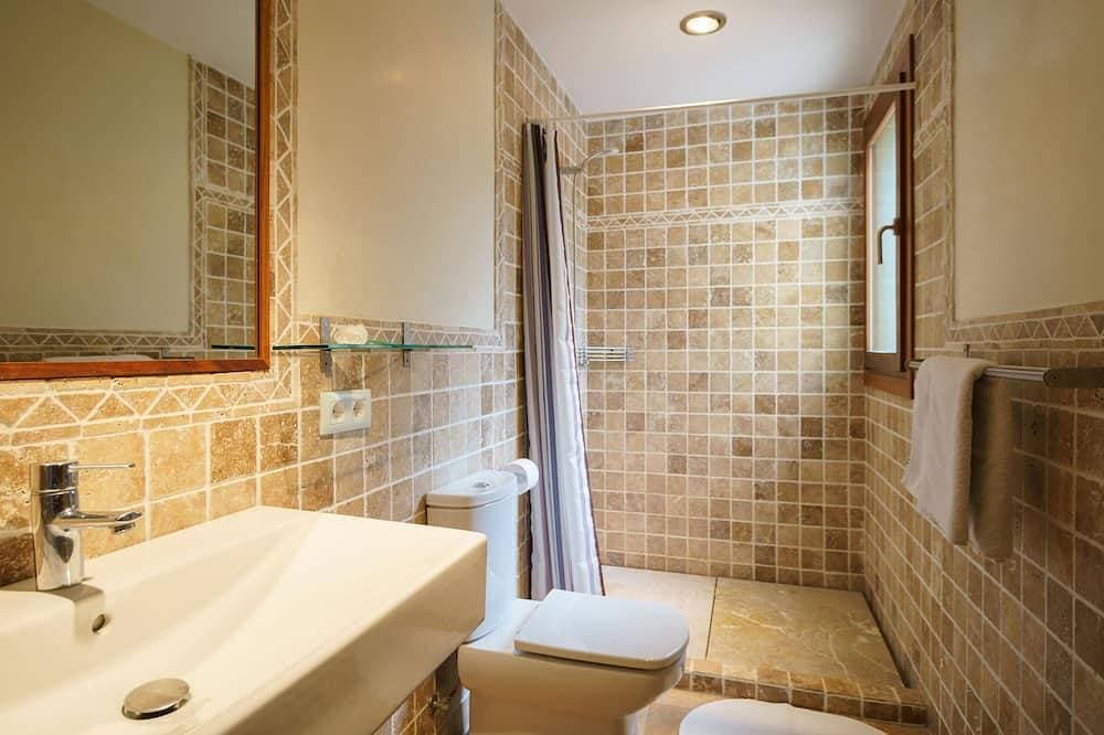 Foto 7 von 24: Schöne Villa, neu gebaut, mit Steinmauern und natürlicher Umgebung