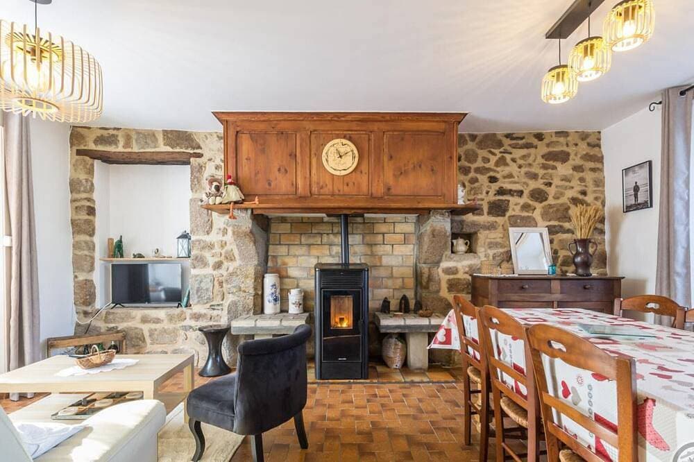 Charmantes Haus in Réville mit Wi-Fi, nahe 1