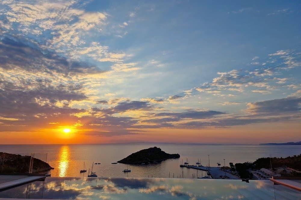 Amazing sea view and private pool - Blue Sea House at 200 m from the beach 1