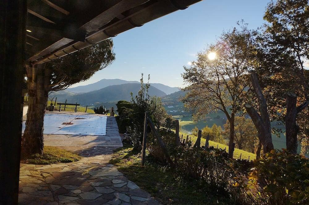 Foto 9 von 22: Chalet Avec vue Magnifique sur les Montagnes Basques, à 3 Minutes Despelette