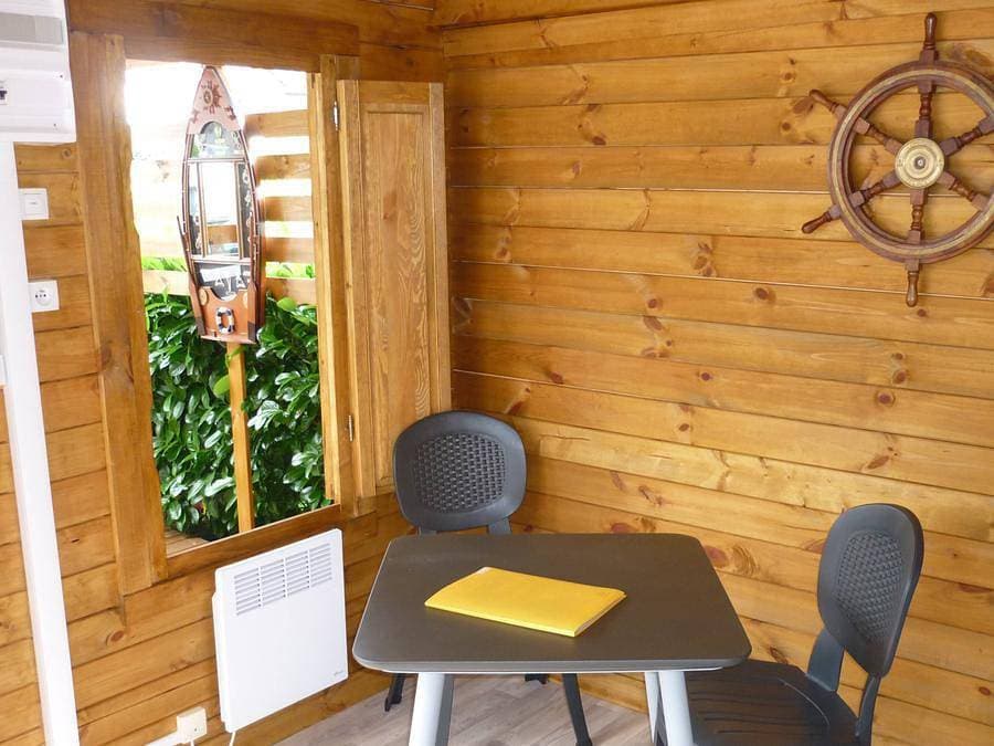 Foto 8 von 111: Camping West  - Bungalow 4 personen - Pod + Chalet Küche ohne Sanitäranlagen (Haustiere verboten) 2 Erwachsene + 2 Kinder