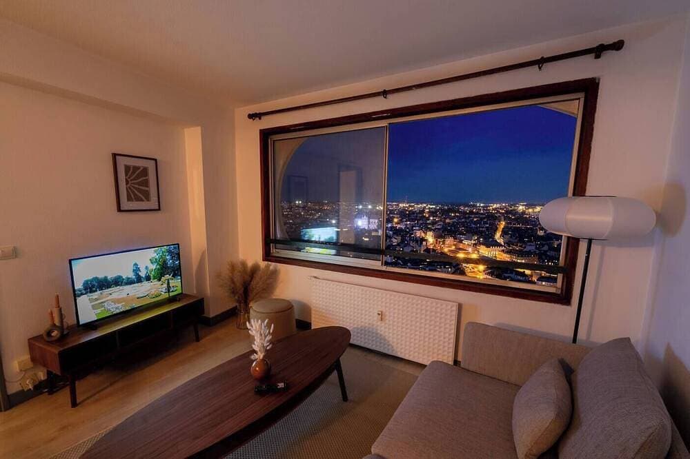 Foto 4 von 7: Breathtaking view - Private garage