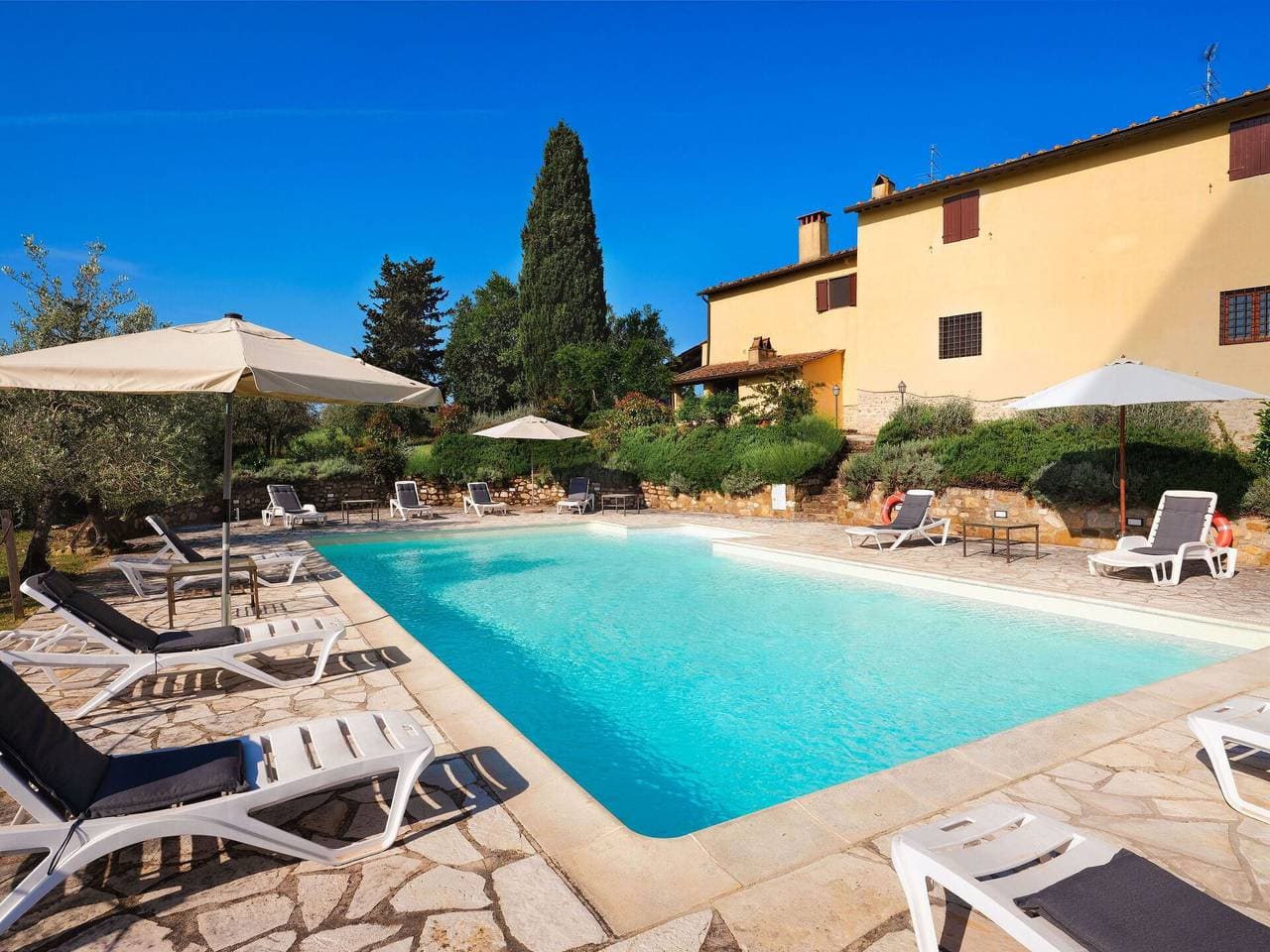 Foto 1 von 26: Ferienwohnung für 4 Personen mit Pool