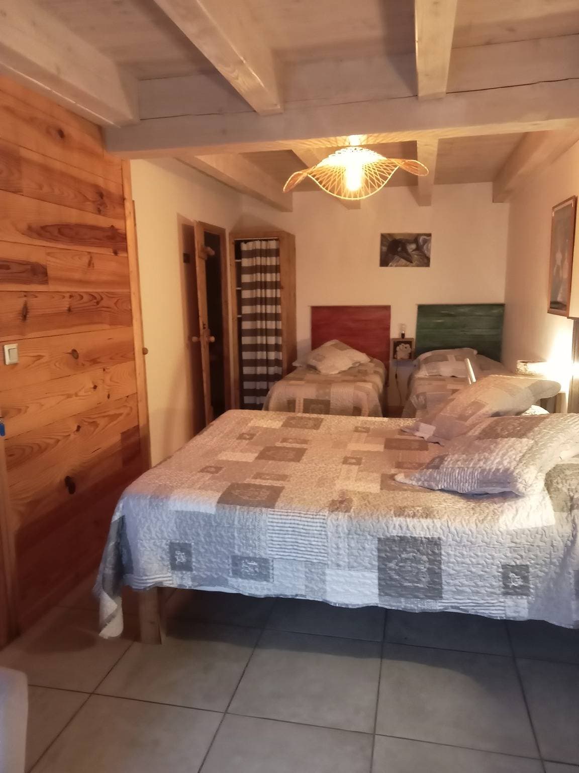 Foto 12 von 33: Le Charron Gästezimmer – Zimmer La Toupie