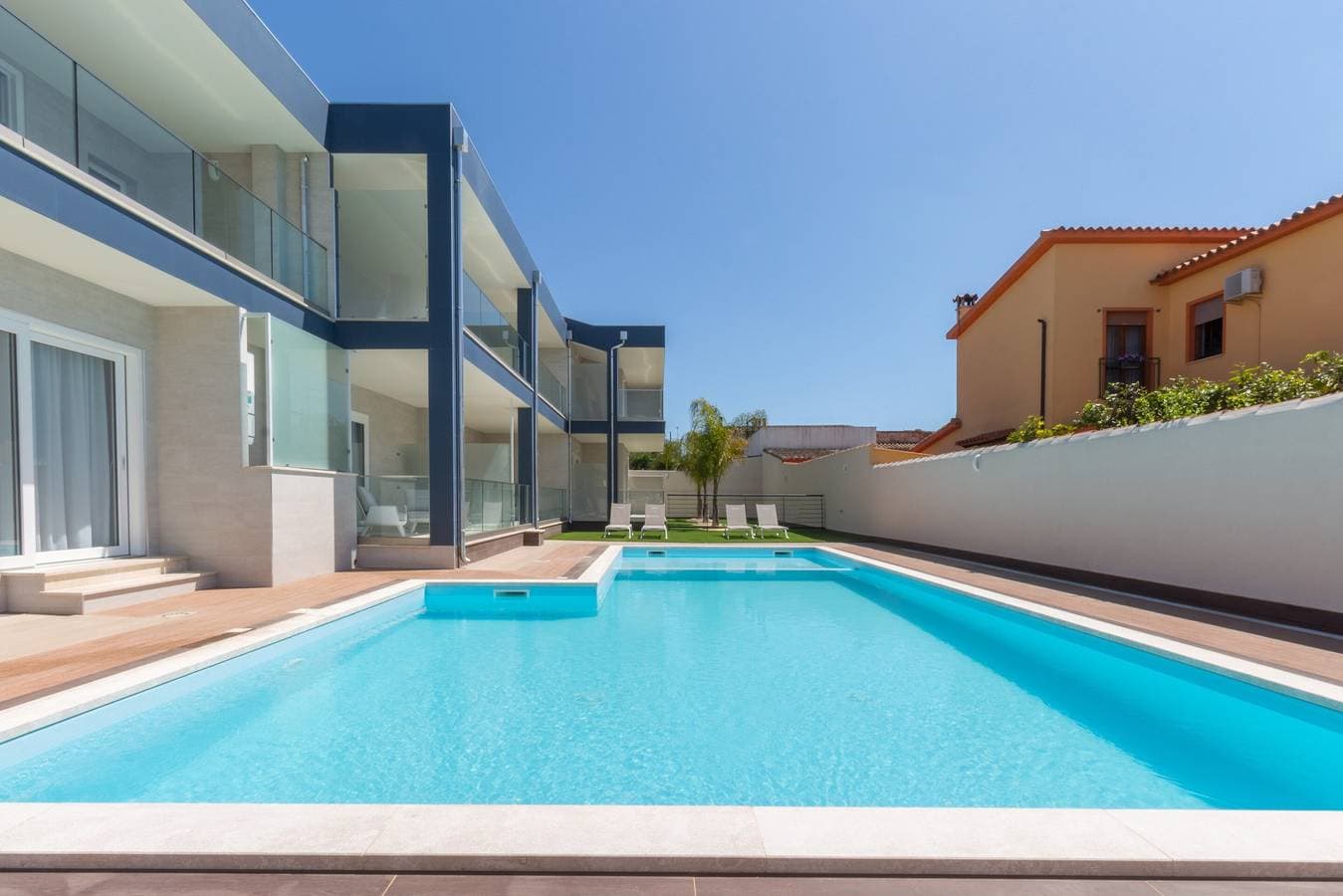 Foto 6 von 18: Studio "Residenz Meridian Unità 3" in Strandnähe mit Bergblick, Pool & WLAN