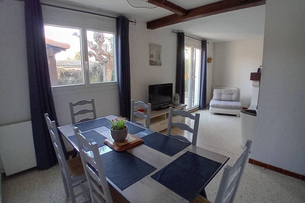 Foto 13 von 20: Large house in Provence village of Entressen with enclosed garden planted with trees, quiet location
