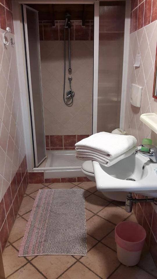 Foto 11 von 12: Double Room with Private External Bathroom