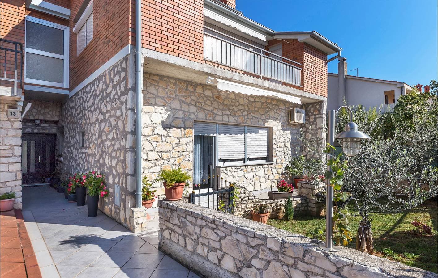 Foto 9 von 23: Gemütliche Ferienwohnung mit Terrasse, WLAN, Klimaanlage und Parkplatz – 2,5 km vom Strand entfernt
