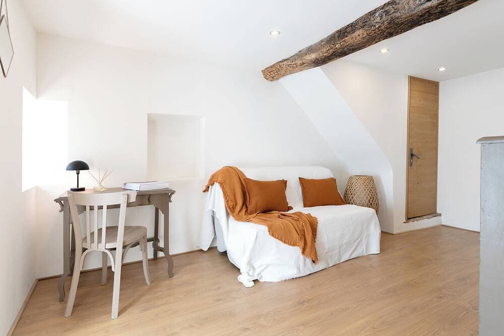 Foto 4 von 14: Mas Osmeea - Mimosa Suite.  On the 1st floor of a wing of the farmhouse, privacy preserved.