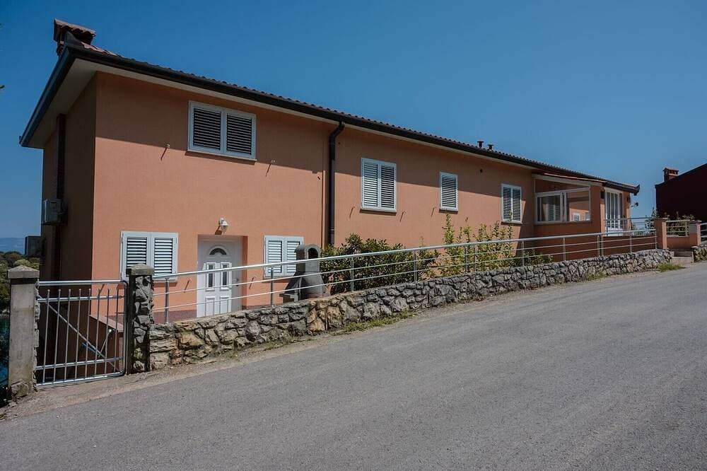 Foto 12 von 30: Seaside apartments with amazing ocean view / Terrace Apartment with ocean view