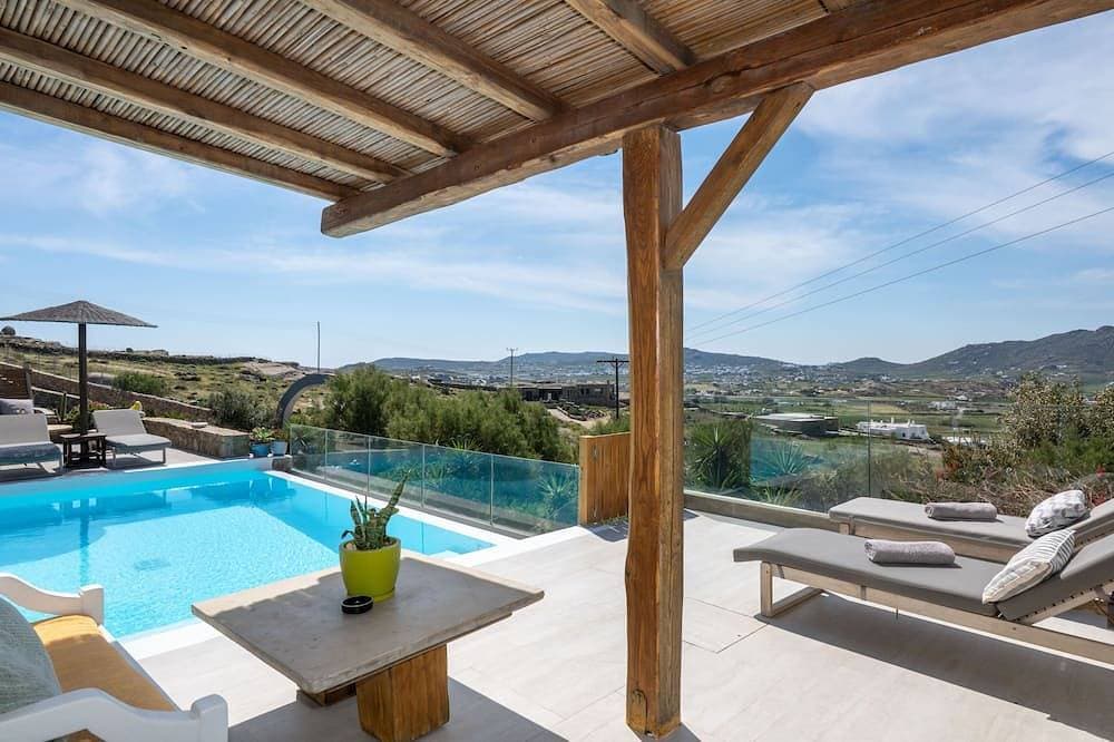 Deluxe Apartment with Kitchen and Shared Outdoor Pool 1