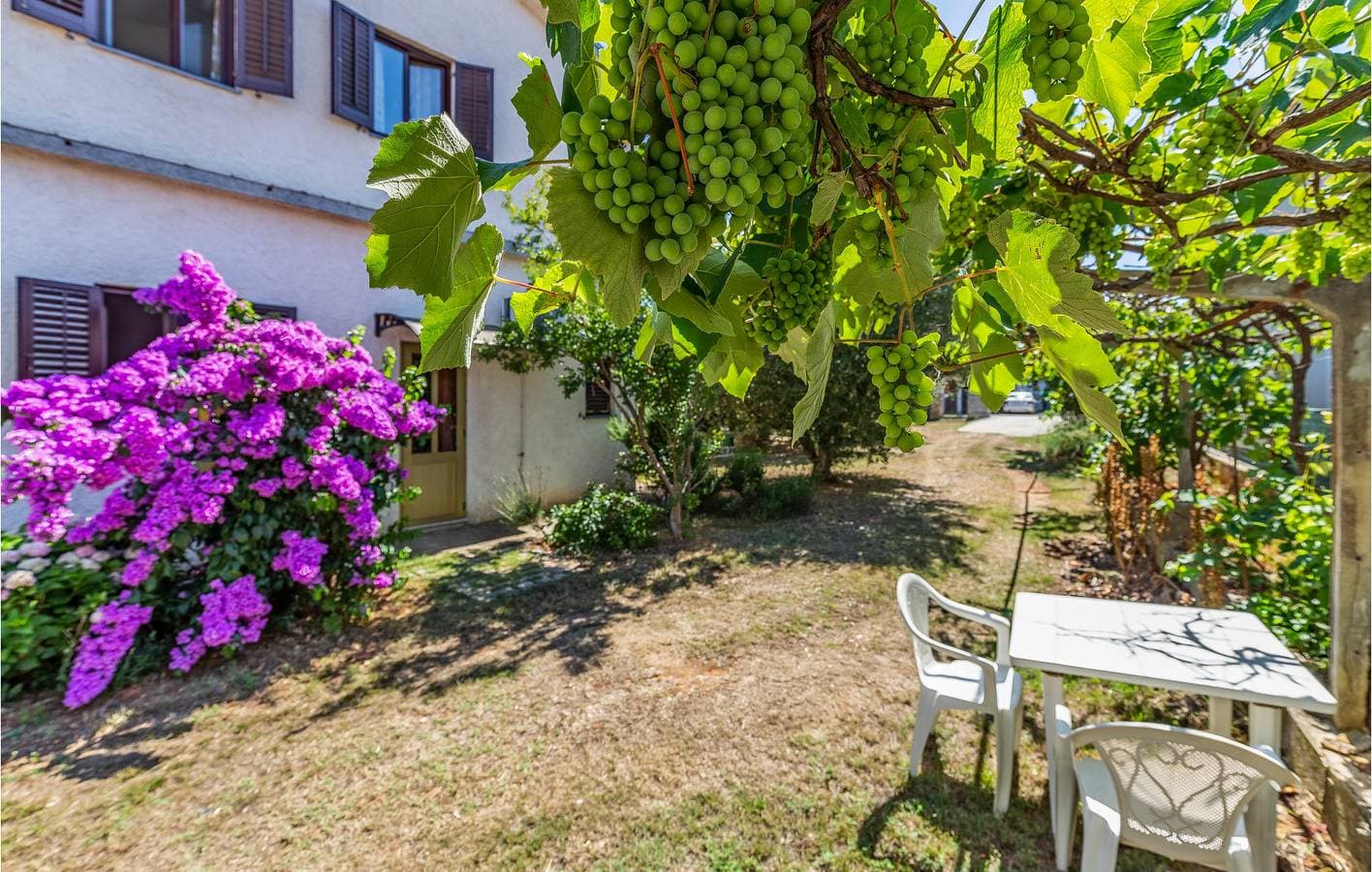 Foto 9 von 32: Charmantes Apartment mit Terrasse, WLAN, Klimaanlage und Parkplatz, 1,5 km vom Strand Bijeca entfernt