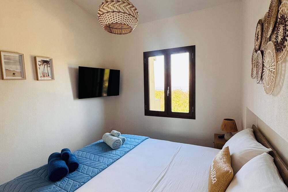 Foto 4 von 30: Nereids-The Coastal Suite. The sea one breath away from you