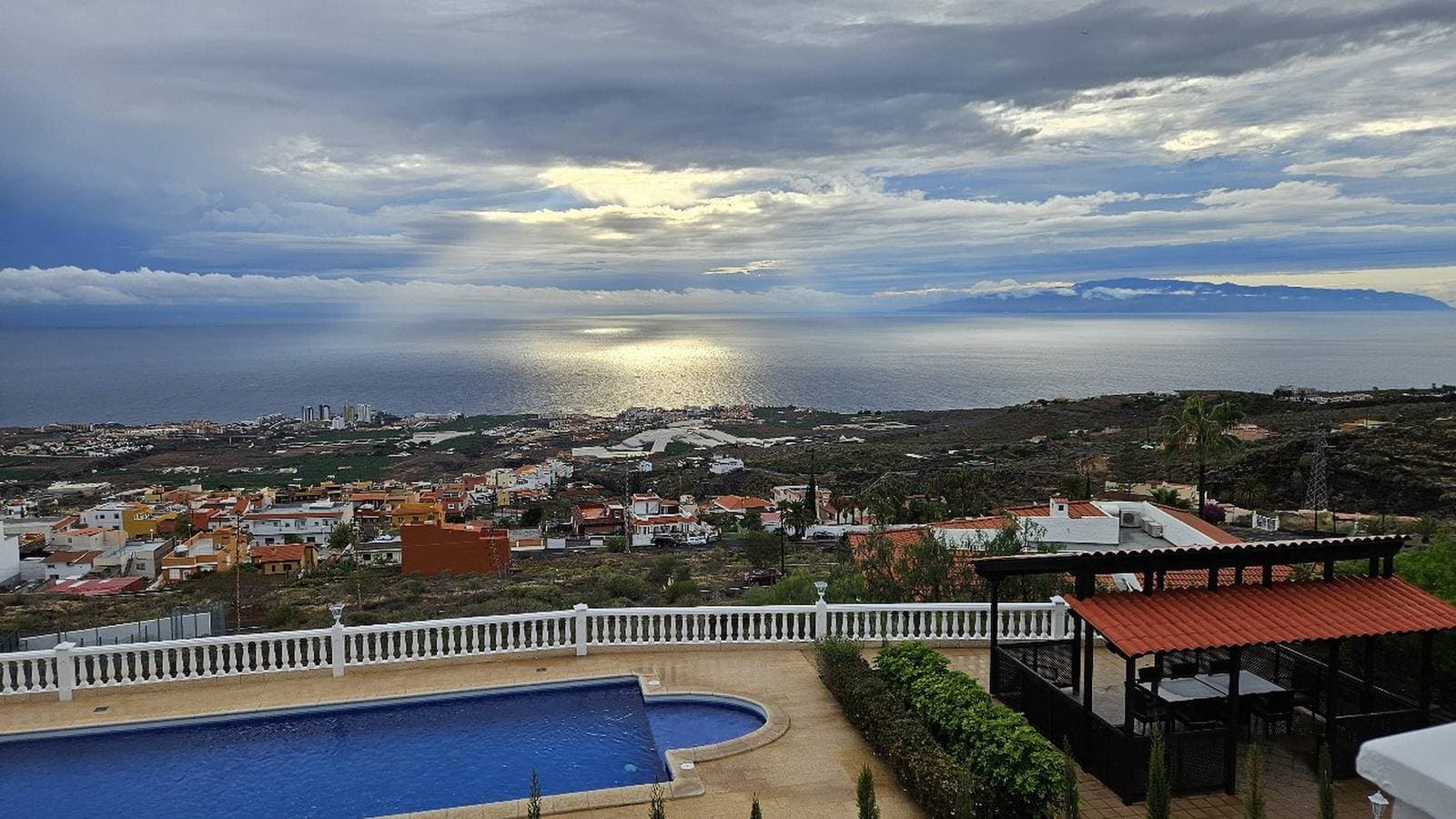 Foto 11 von 45: Ferienvilla 'Cool 4-bedroom with Sea Views' mit Meerblick, WLAN und Klimaanlage
