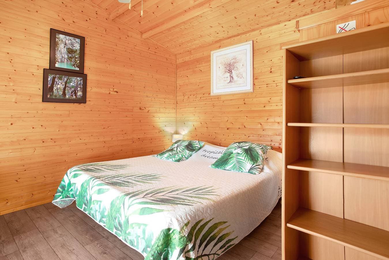 Foto 6 von 24: Chalet „Joli En Bois“ mit privater Terrasse, WLAN und Klimaanlage