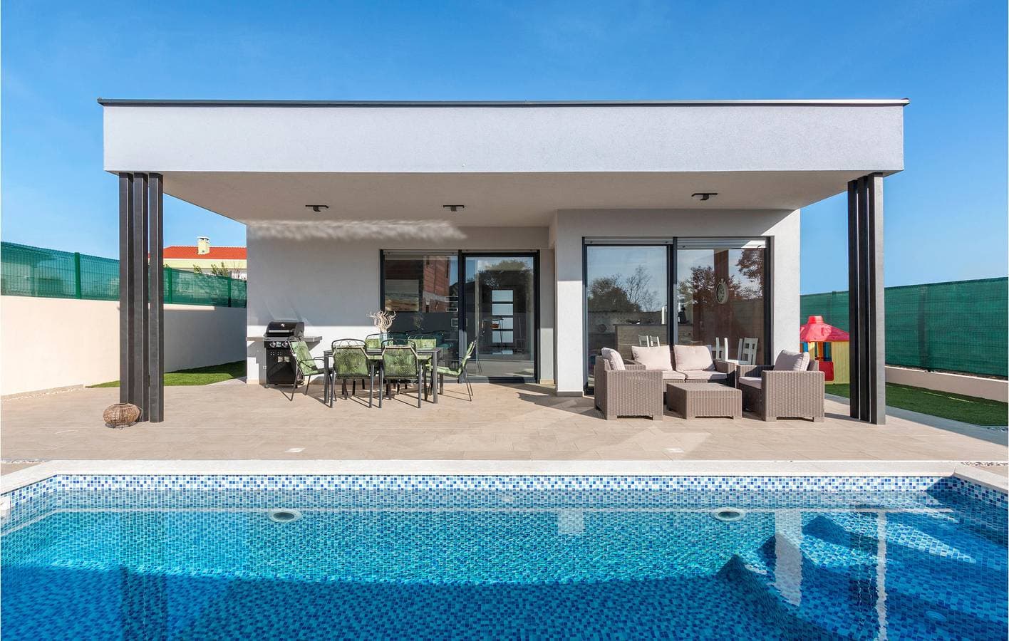 Foto 6 von 25: Geräumige 2-Zimmer-Wohnung mit Pool, Parkplatz und Strand in der Nähe