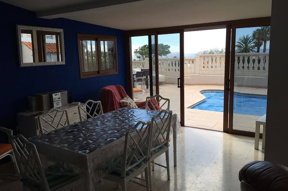 Foto 11 von 24: Villa, Pool, 8 Personen mit Blick auf den Golfplatz und das Meer Amarilla wifi