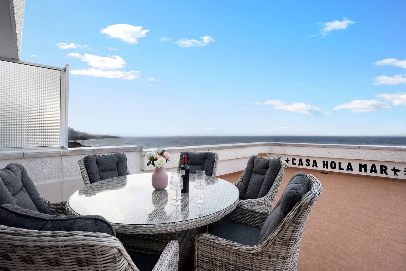 Foto 3 von 32: Ferienwohnung "Casa Hola Mar" direkt an der Küste mit Infinity-Blick auf das Meer