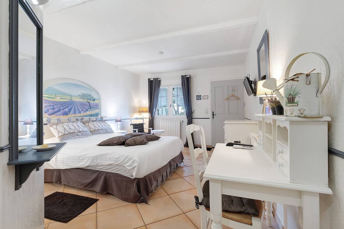 Foto 12 von 28: Gästezimmer „Lavande“ mit Meerblick, WLAN und Klimaanlage